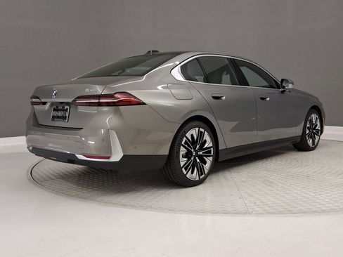 New 2026 BMW 530i w/ Convenience Package image 7