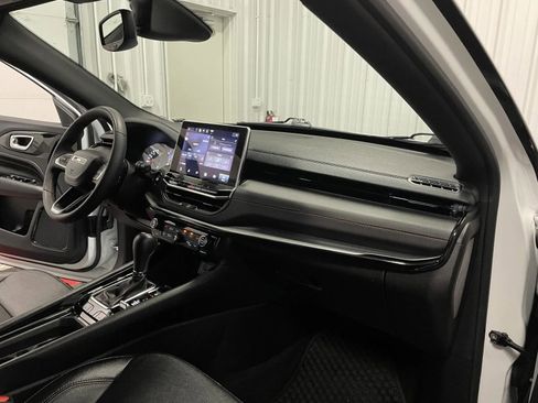 Used 2025 Jeep Compass Trailhawk AWD/4WD image 48