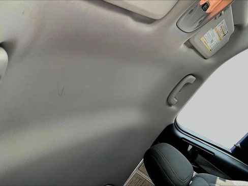 Used 2025 Chevrolet TrailBlazer LT AWD/4WD image 30