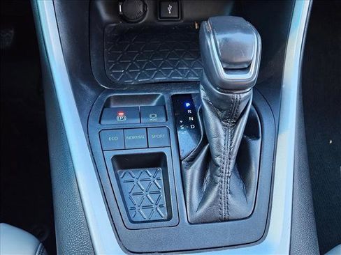 Used 2021 Toyota RAV4 XLE Premium image 13