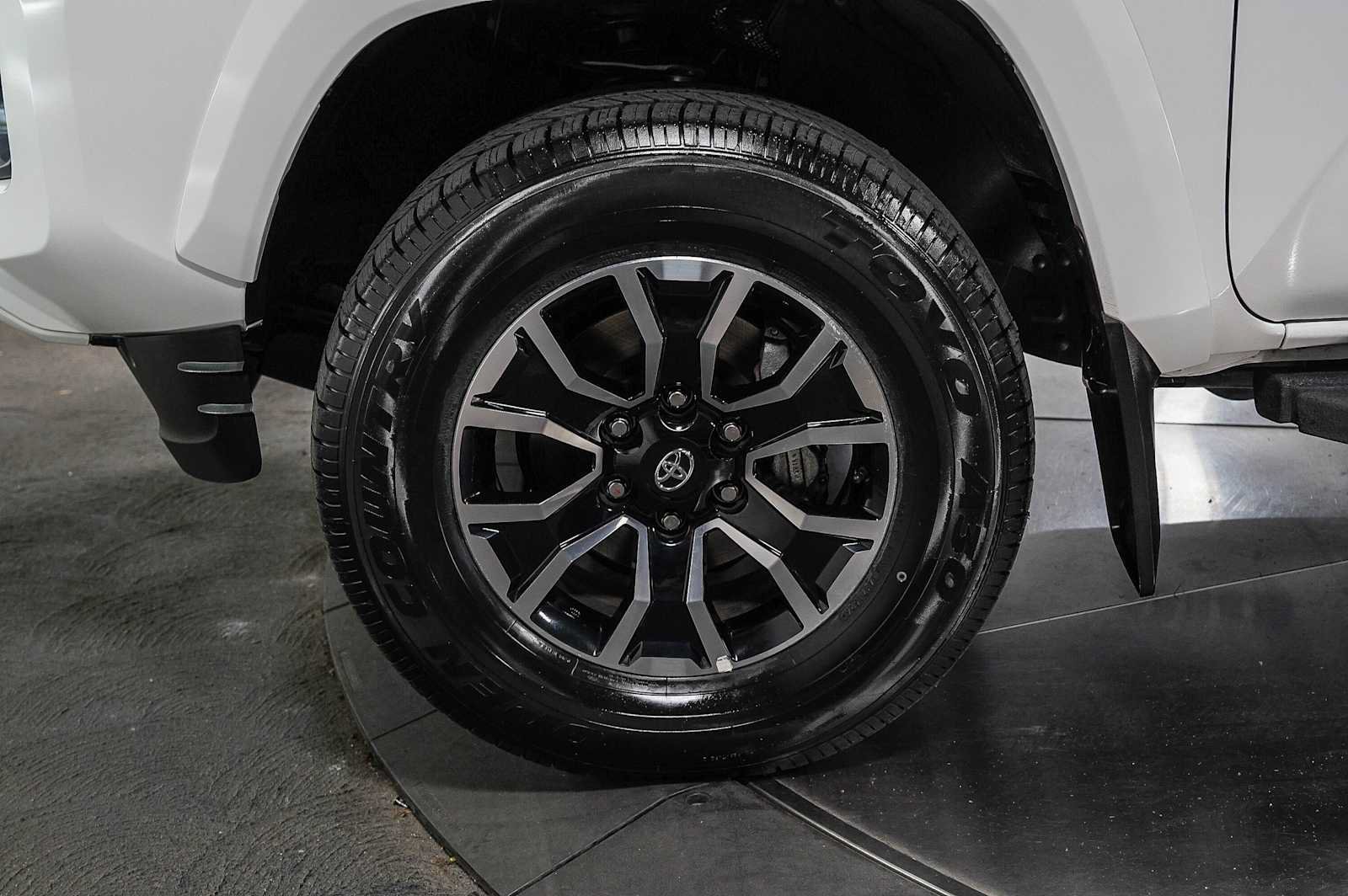 Certified 2023 Toyota Tacoma TRD Sport AWD/4WD image 9