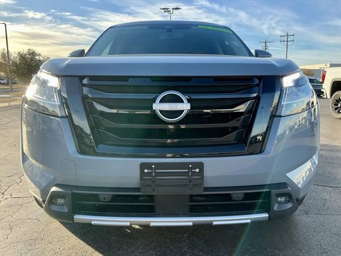 Used 2023 Nissan Pathfinder Platinum w/ Black Appearance Package image 8