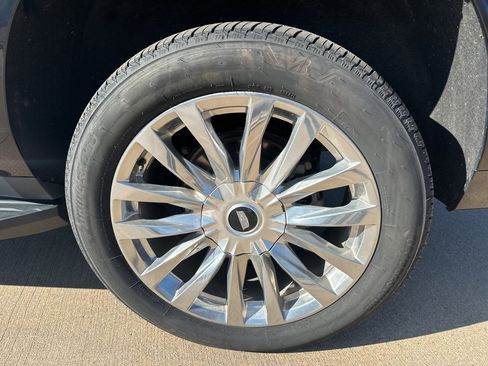 Used 2023 Cadillac Escalade ESV Premium Luxury image 10