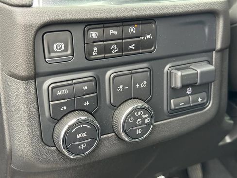New 2025 Chevrolet Suburban RST w/ RST Capability Package AWD/4WD image 16