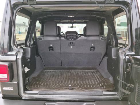 Used 2021 Jeep Wrangler Unlimited Sahara image 16