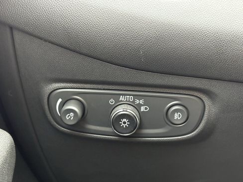 Used 2021 Chevrolet Equinox LT image 17