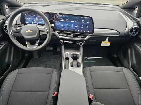 New 2026 Chevrolet Equinox EV LT image 9