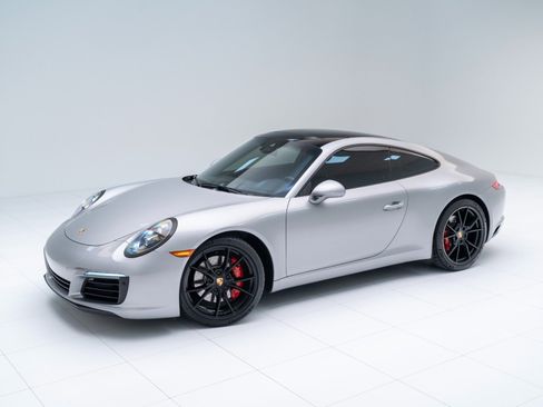 Used 2018 Porsche 911 Carrera S RWD image 1