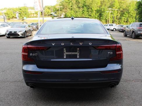 Used 2021 Volvo S60 T5 Momentum FWD image 4