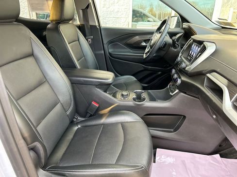 Used 2024 GMC Terrain SLT image 28