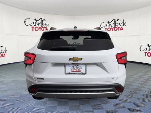 Used 2025 Chevrolet Trax LT FWD image 7
