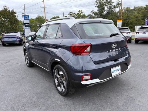 Used 2021 Hyundai Venue FWD image 5