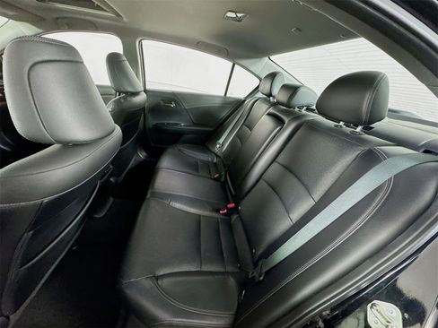 Used 2016 Honda Accord Touring image 18