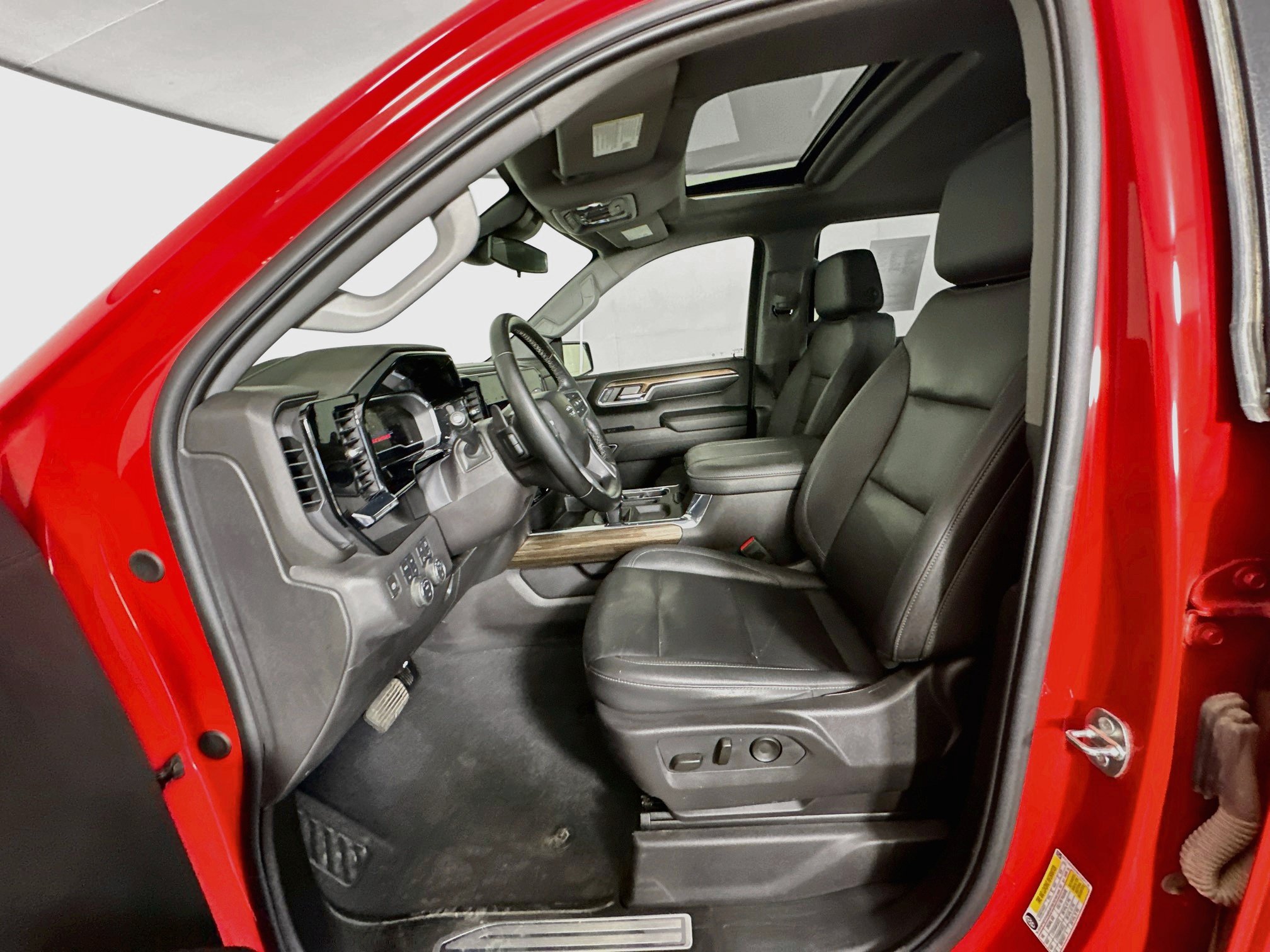 Used 2024 Chevrolet Silverado 1500 LT Trail Boss w/ Convenience Package II AWD/4WD image 13