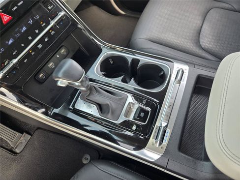 Used 2022 Kia Carnival SX Prestige FWD image 18