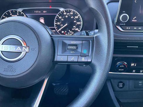 Used 2024 Nissan Rogue SV image 24