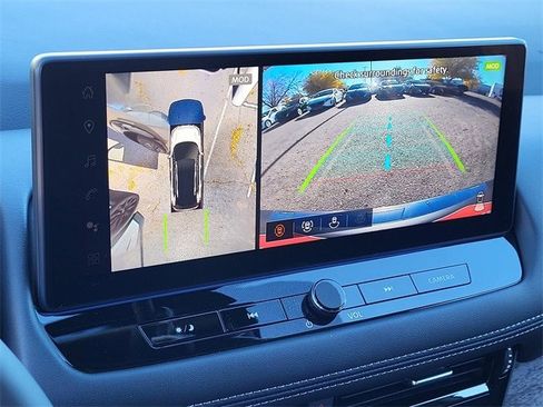 Used 2026 Nissan Rogue Platinum w/ Platinum Premium Package image 16