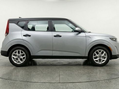 Used 2025 Kia Soul LX w/ LX Technology Package image 11