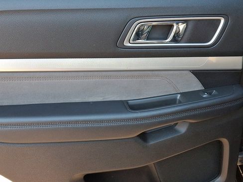 Used 2017 Ford Explorer XLT w/ Equipment Group 202A image 17