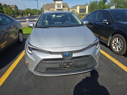 Used 2024 Toyota Corolla LE FWD image 2