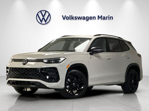 New 2026 Volkswagen Tiguan SE R-Line AWD/4WD image 1