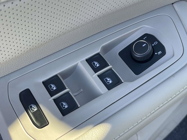 Certified 2026 Volkswagen Atlas SE FWD image 18