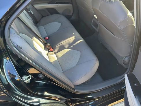 Used 2020 Toyota Camry LE image 10