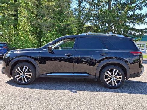 Certified 2025 Nissan Pathfinder Platinum w/ Cargo Package AWD/4WD image 5