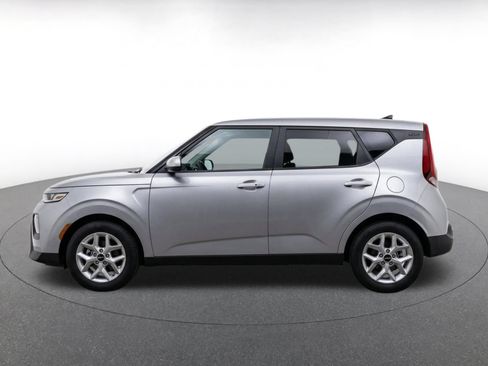 Used 2025 Kia Soul LX w/ LX Technology Package FWD image 4