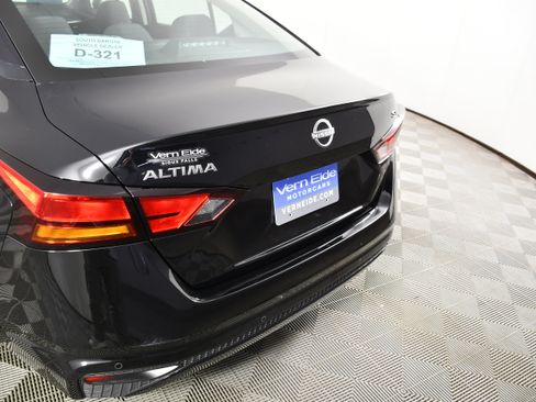 Used 2024 Nissan Altima 2.5 SV FWD image 15