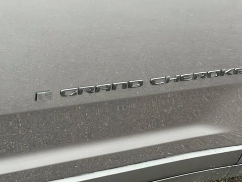 Used 2025 Jeep Grand Cherokee L Altitude AWD/4WD image 10