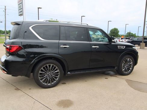 Used 2024 INFINITI QX80 Sensory AWD/4WD image 5