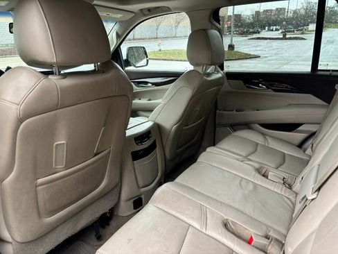 Used 2016 Cadillac Escalade Luxury image 16