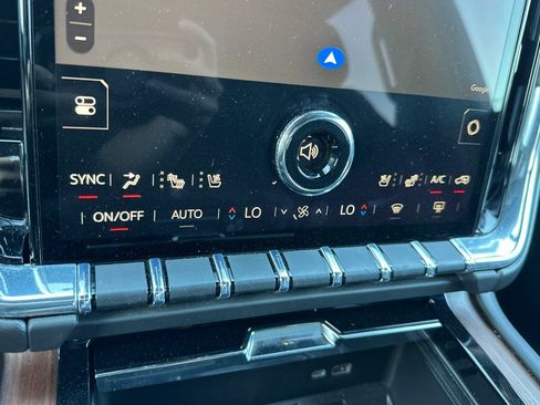 Used 2025 GMC Yukon XL Denali AWD/4WD image 28
