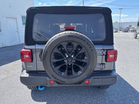 Used 2024 Jeep Wrangler Unlimited Sahara w/ Safety Group AWD/4WD image 7
