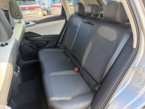 Certified 2025 Volkswagen Taos SE AWD/4WD image 22