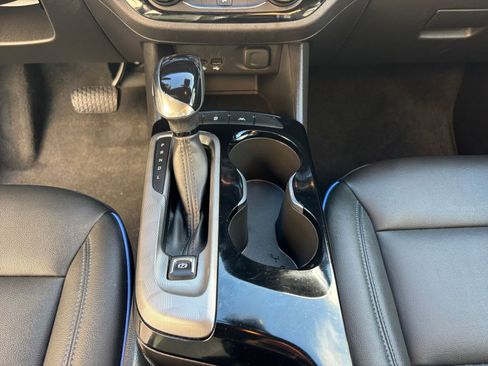 Used 2025 Buick Envista Sport Touring image 41