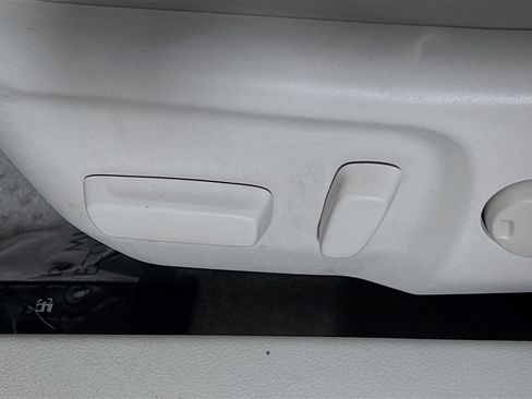 Used 2014 Toyota Camry XLE w/ Leather Package FWD image 16