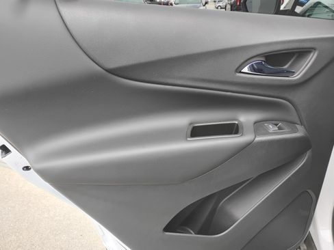 Used 2022 Chevrolet Equinox LT FWD image 24