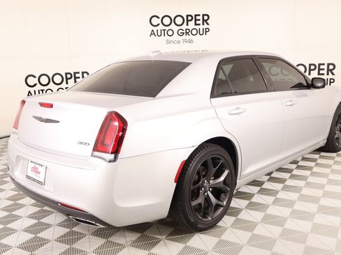 Used 2023 Chrysler 300 Touring w/ Sport Appearance Package RWD image 19