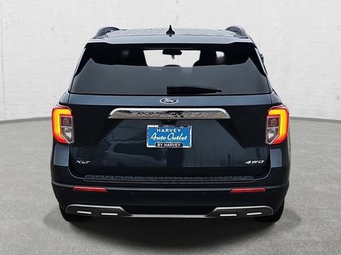 Used 2022 Ford Explorer XLT w/ Equipment Group 202A image 6