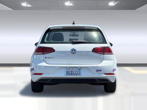 Used 2018 Volkswagen e-Golf SE FWD image 9