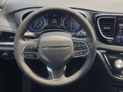 New 2027 Chrysler Pacifica Select AWD/4WD image 15