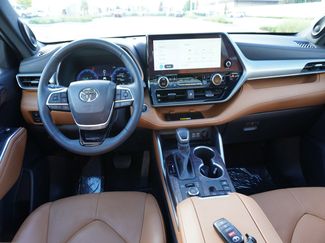 Used 2024 Toyota Highlander Platinum video 2