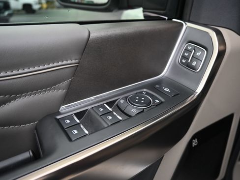 Used 2025 Ford F450 Platinum w/ Platinum Plus Package image 18