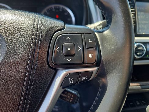Used 2017 Toyota Highlander XLE w/ Protection Package #3 AWD/4WD image 24