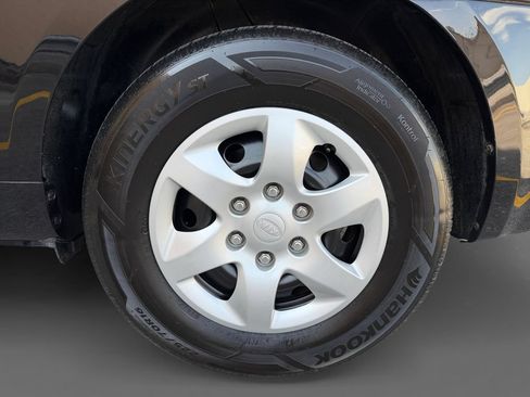 Used 2010 Kia Sedona LX FWD image 11