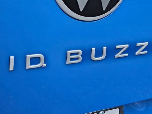 Used 2025 Volkswagen ID. Buzz Pro S Plus w/ Cupholders Package AWD/4WD image 27