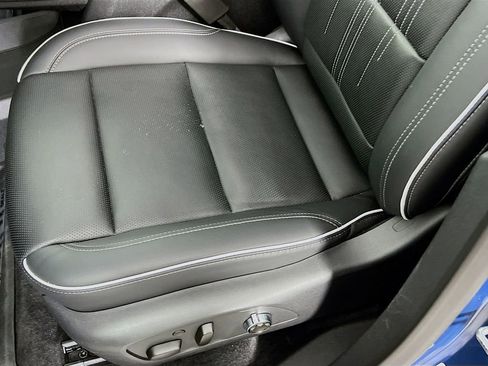 Certified 2025 Buick Enclave Avenir w/ Trailering Package, 5000 lbs. AWD/4WD image 18