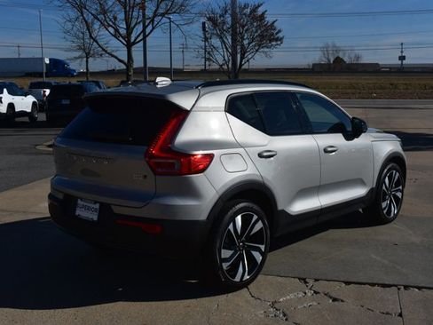 Used 2025 Volvo XC40 B5 Plus image 5